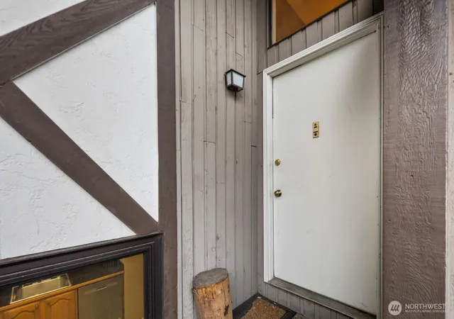 Photo 3 of Townhouse for sale at 323 Sw 112th Street #102, Seattle, WA 98146 | MLS# NWM2524804 | Listing updated on 2026-09-21