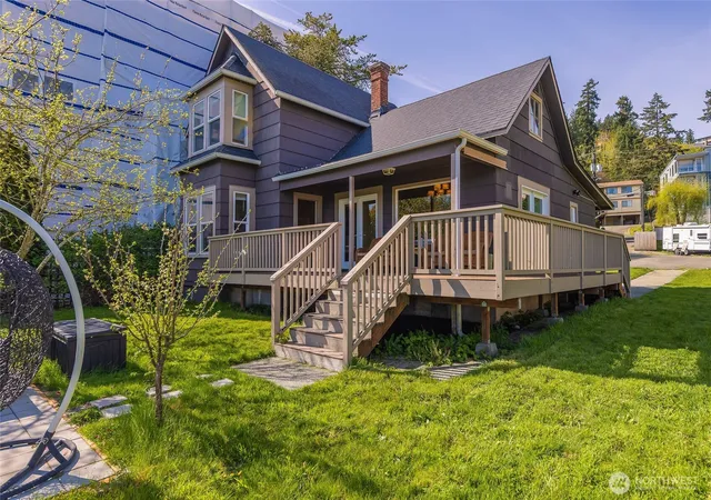 Photo 2 of Single family home for sale at 9049 Ne Juanita Dr, Kirkland, WA 98034 | MLS# NWM2524819 | Listing updated on 2026-09-21