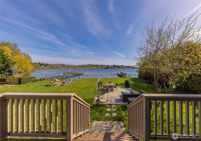 Photo 4 of Condo for sale at 9049 NE Juanita Dr, Kirkland, WA 98034 | MLS# NWM2524819 | Listing updated on 2026-09-21