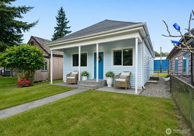 Photo 1 of Single family home for sale at 2006 Sumner Ave, Hoquiam, WA 98550 | MLS# NWM2524855 | Listing updated on 2026-09-21