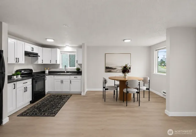 Photo 3 of Single family home for sale at 2006 Sumner Ave, Hoquiam, WA 98550 | MLS# NWM2524855 | Listing updated on 2026-09-21