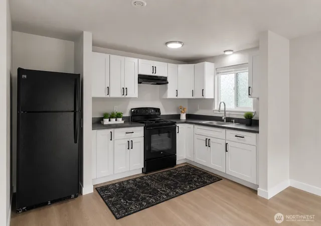 Photo 4 of Single family home for sale at 2006 Sumner Ave, Hoquiam, WA 98550 | MLS# NWM2524855 | Listing updated on 2026-09-21