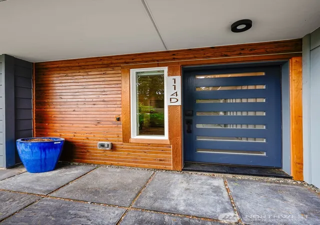 Photo 2 of Townhouse for sale at 114 Ne 180th Street #D, Shoreline, WA 98155 | MLS# NWM2524894 | Listing updated on 2026-09-28