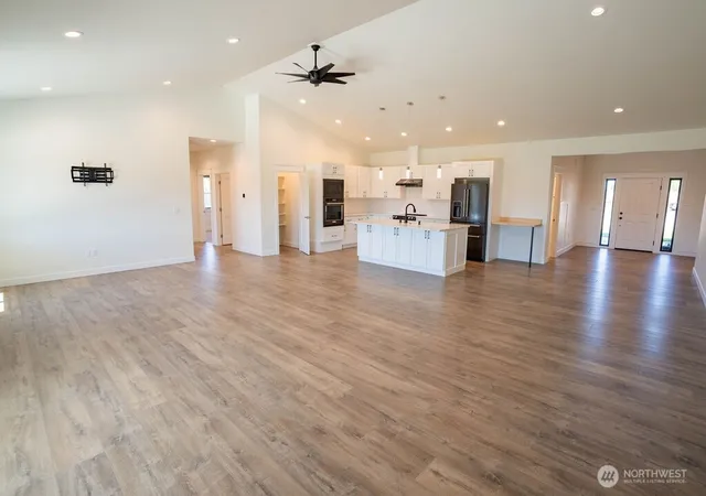 Photo 4 of Single family home for sale at 6409 Rd 215 NE, Moses Lake, WA 98837 | MLS# NWM2524934 | Listing updated on 2026-09-21