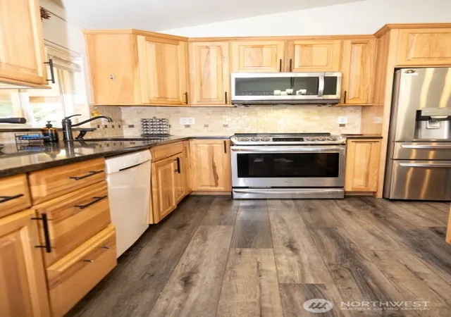 Photo 4 of Single family home for sale at 16704 3Rd Dr Se, Bothell, WA 98012 | MLS# NWM2524940 | Listing updated on 2026-09-21