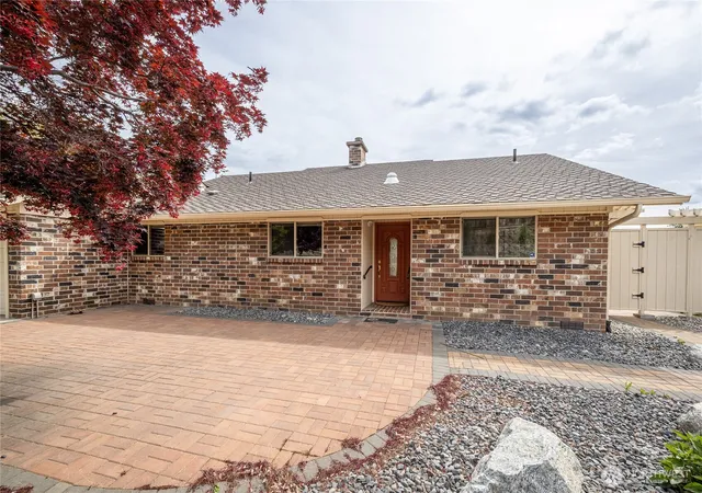 Photo 3 of Single family home for sale at 1632 Tanda Ln, Wenatchee, WA 98801 | MLS# NWM2524978 | Listing updated on 2026-09-21