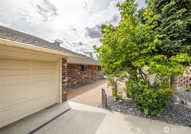 Photo 4 of Single family home for sale at 1632 Tanda Ln, Wenatchee, WA 98801 | MLS# NWM2524978 | Listing updated on 2026-09-21