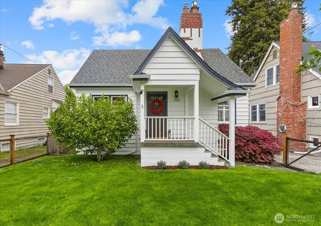 Photo 1 of Single family home for sale at 1020 Ne 100th Street, Seattle, WA 98125 | MLS# NWM2524985 | Listing updated on 2026-09-21