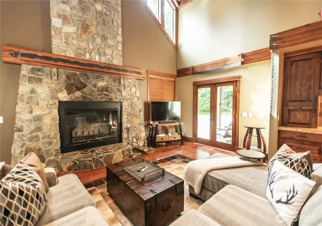 Photo 3 of Sale Pending at 231 Vinegar Bnd Rd, Ronald, WA 98940 | MLS# NWM2525002 | Listing updated on 2026-09-25