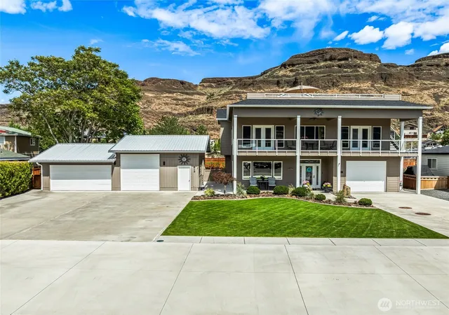 Photo 1 of Single family home for sale at 825 / 815 Hunter Ave Sw, Quincy, WA 98848 | MLS# NWM2525011 | Listing updated on 2026-09-24