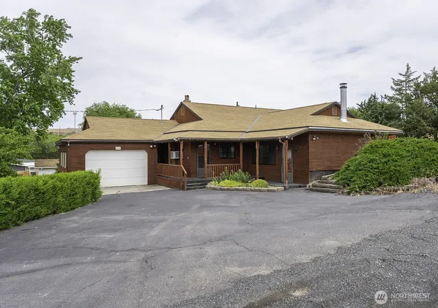 Photo 1 of Single family home for sale at 618 1st Avenue Ne, Soap Lake, WA 98851 | MLS# NWM2525028 | Listing updated on 2026-09-21