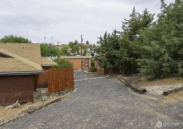 Photo 4 of Single family home for sale at 618 1st Avenue NE, Soap Lake, WA 98851 | MLS# NWM2525028 | Listing updated on 2026-09-21