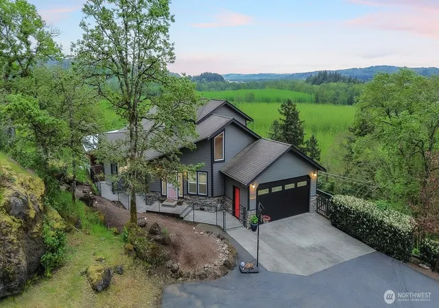 Photo 2 of Single family home for sale at 72 Bluff Rd, Kelso, WA 98626 | MLS# NWM2525055 | Listing updated on 2026-09-21