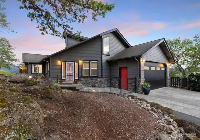Photo 3 of Single family home for sale at 72 Bluff Rd, Kelso, WA 98626 | MLS# NWM2525055 | Listing updated on 2026-09-21