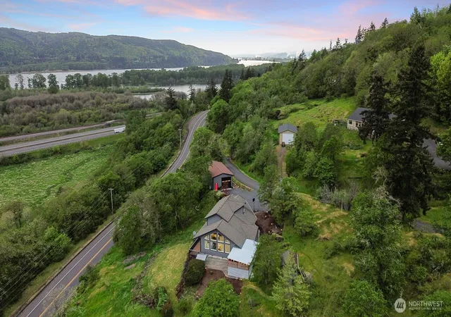 Photo 3 of Single family home for sale at 72 Bluff Rd, Kelso, WA 98626 | MLS# NWM2525055 | Listing updated on 2026-09-21