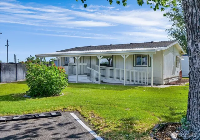 Photo 1 of Sale Pending at 3131 W Wapato Dr #2, Moses Lake, WA 98837 | MLS# NWM2525061 | Listing updated on 2026-09-25