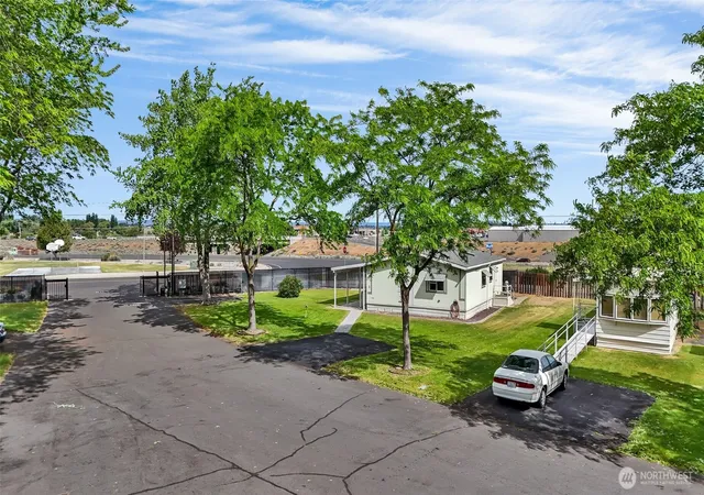 Photo 2 of Sale Pending at 3131 W Wapato Dr #2, Moses Lake, WA 98837 | MLS# NWM2525061 | Listing updated on 2026-09-25