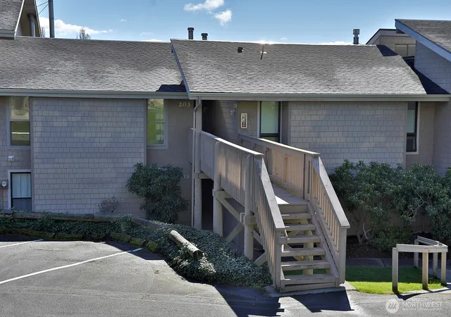 Photo 3 of Condo for sale at 816 Old Beach Rd #203, Freeland, WA 98249 | MLS# NWM2525083 | Listing updated on 2026-09-22