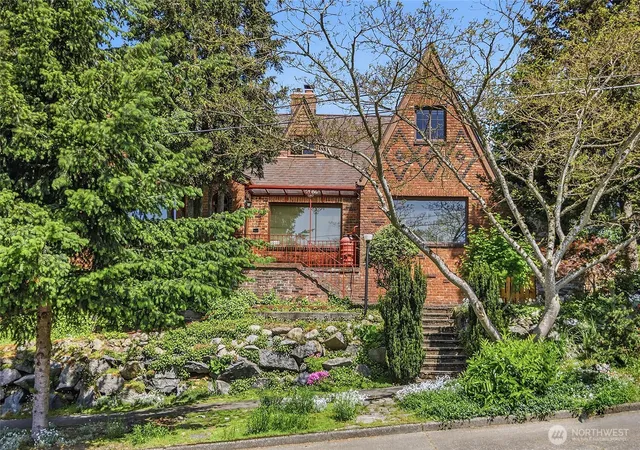 Photo 2 of Sale Pending at 3002 Ne 57th Street, Seattle, WA 98105 | MLS# NWM2525097 | Listing updated on 2026-09-23