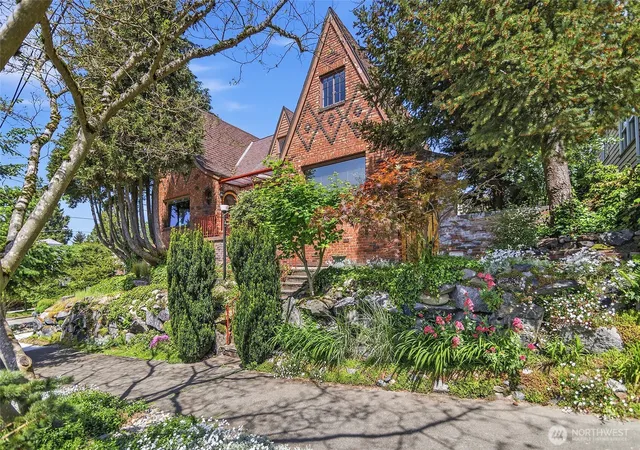Photo 3 of Sale Pending at 3002 Ne 57th Street, Seattle, WA 98105 | MLS# NWM2525097 | Listing updated on 2026-09-23
