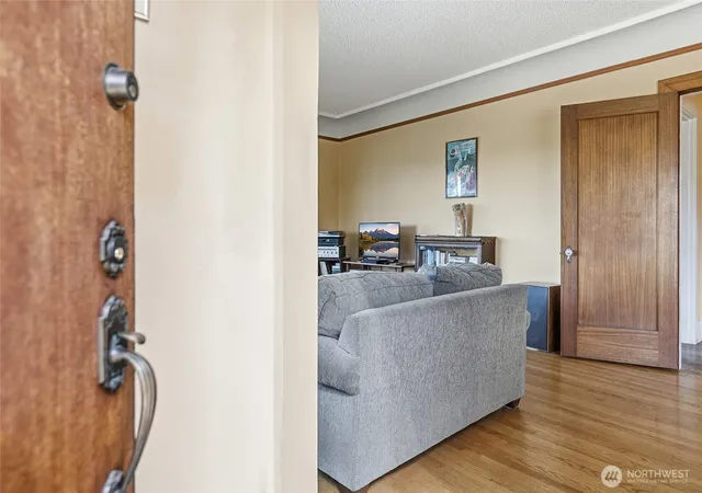 Photo 4 of Sale Pending at 3002 NE 57th Street, Seattle, WA 98105 | MLS# NWM2525097 | Listing updated on 2026-09-23