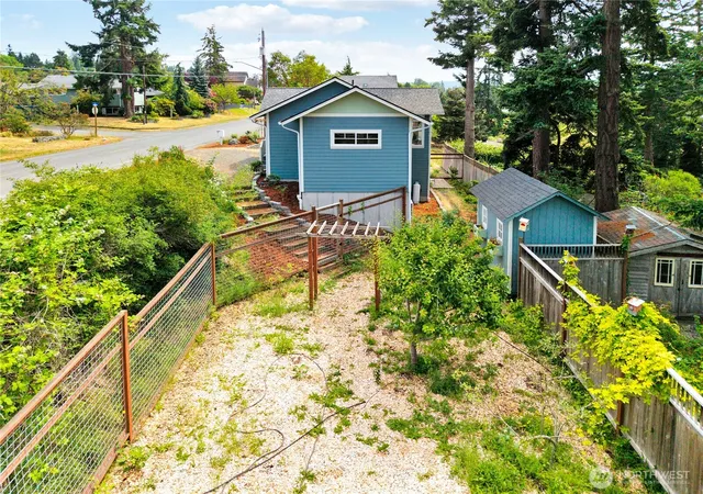 Photo 3 of Single family home for sale at 1225 Cherry St, Port Townsend, WA 98368 | MLS# NWM2525241 | Listing updated on 2026-09-21