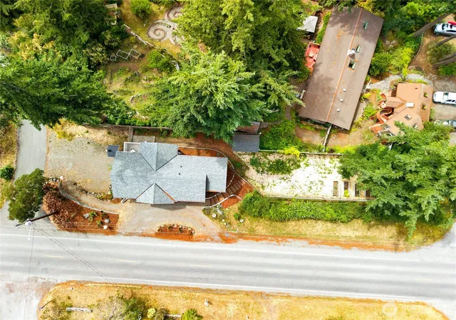 Photo 3 of Single family home for sale at 1225 Cherry St, Port Townsend, WA 98368 | MLS# NWM2525241 | Listing updated on 2026-09-21