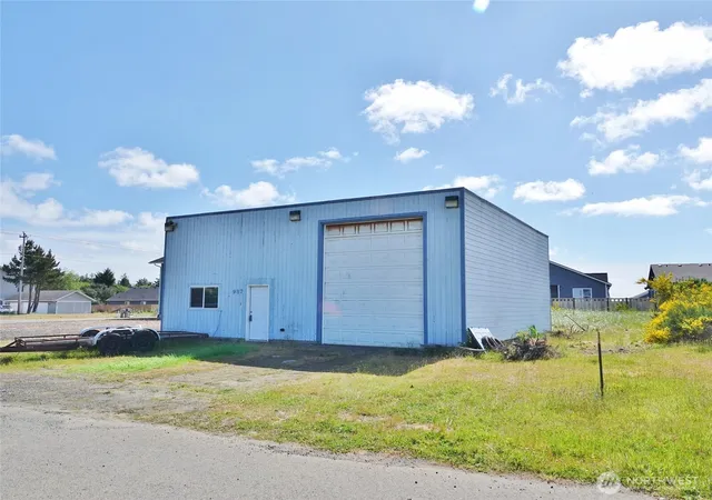 Photo 2 of Single family home for sale at 987 Beaver Ct Se, Ocean Shores, WA 98569 | MLS# NWM2525350 | Listing updated on 2026-09-21