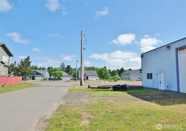 Photo 3 of Single family home for sale at 987 Beaver Ct Se, Ocean Shores, WA 98569 | MLS# NWM2525350 | Listing updated on 2026-09-21