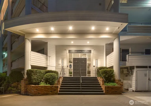 Photo 3 of Condo for sale at 2565 Dexter Ave N #303, Seattle, WA 98109 | MLS# NWM2525421 | Listing updated on 2026-09-21
