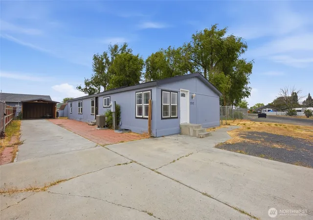 Photo 1 of Manufactured home for sale at 1702 W Bemis St, Moses Lake, WA 98837 | MLS# NWM2525455 | Listing updated on 2026-10-29