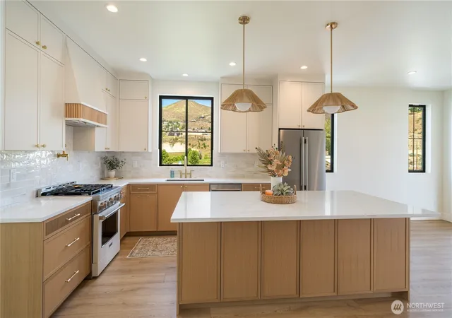 Photo 3 of Single family home for sale at 203 Bluebell Ct, Chelan, WA 98816 | MLS# NWM2525535 | Listing updated on 2026-09-21
