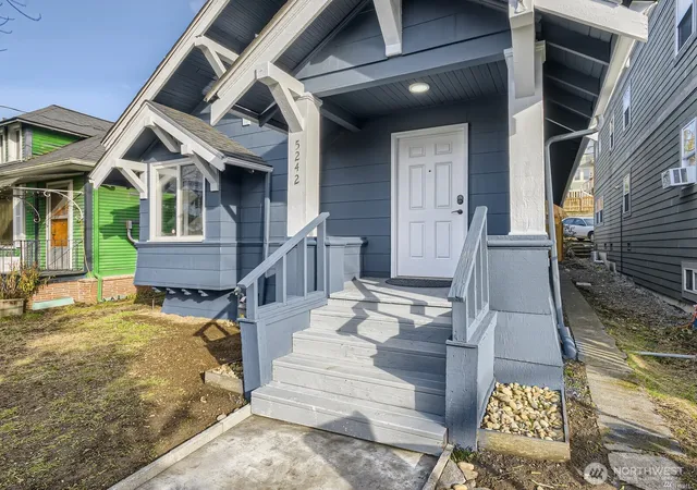 Photo 3 of Single family home for sale at 5242 11 Avenue Ne, Seattle, WA 98105 | MLS# NWM2525586 | Listing updated on 2026-10-07