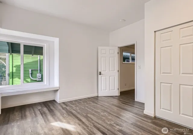 Photo 4 of Single family home for sale at 5242 11 Avenue NE, Seattle, WA 98105 | MLS# NWM2525586 | Listing updated on 2026-10-07