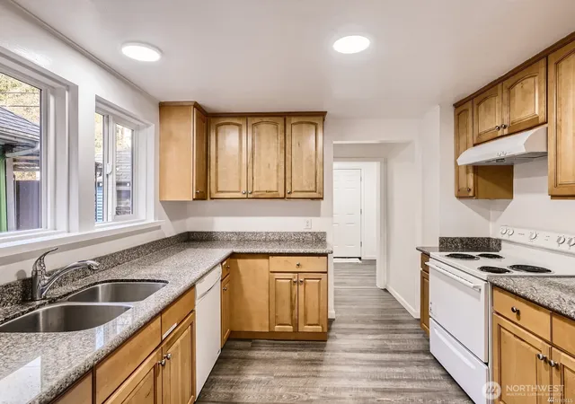 Photo 6 of Single family home for sale at 5242 11 Avenue NE, Seattle, WA 98105 | MLS# NWM2525586 | Listing updated on 2026-10-07