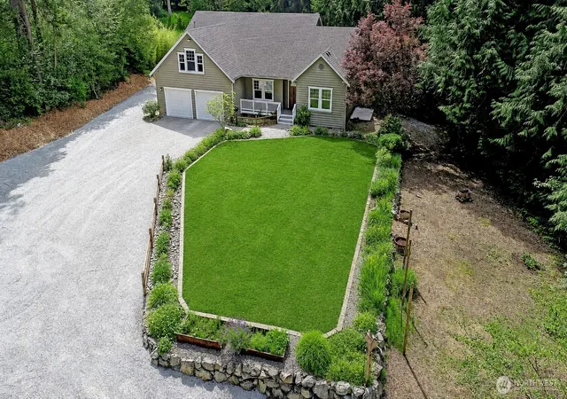 Photo 4 of Single family home for sale at 308 Ridgelawn Pl, Camano Island, WA 98282 | MLS# NWM2525632 | Listing updated on 2026-09-25