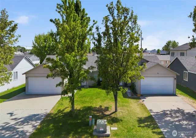 Multi family home for sale at 905 907 Ball Ct, Moses Lake, WA 98837 | MLS# NWM2525662