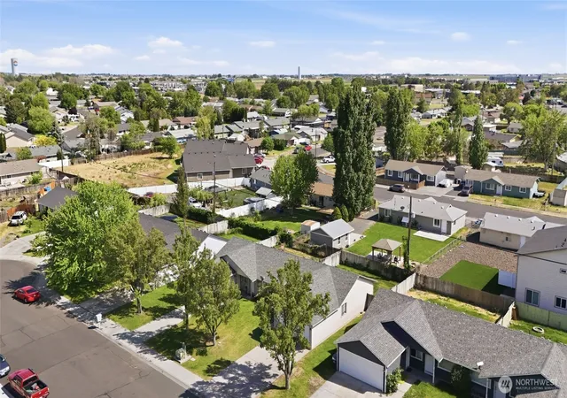 Photo 3 of Multi family home for sale at 905 907 Ball Ct, Moses Lake, WA 98837 | MLS# NWM2525662 | Listing updated on 2026-09-21