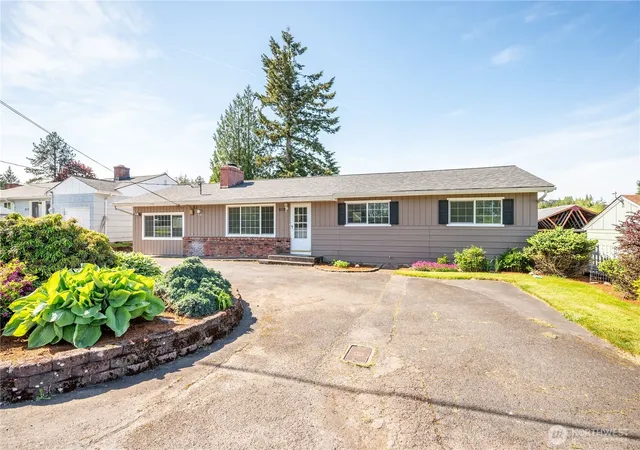 Photo 1 of Single family home for sale at 933 S Nevada Dr, Longview, WA 98632 | MLS# NWM2525714 | Listing updated on 2026-10-01