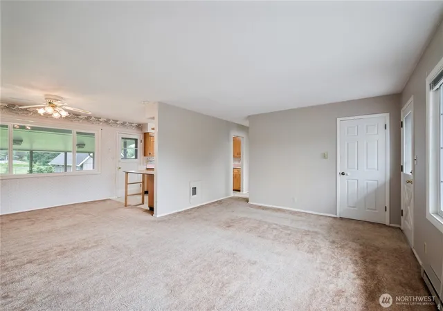 Photo 4 of Single family home for sale at 933 S Nevada Dr, Longview, WA 98632 | MLS# NWM2525714 | Listing updated on 2026-10-01