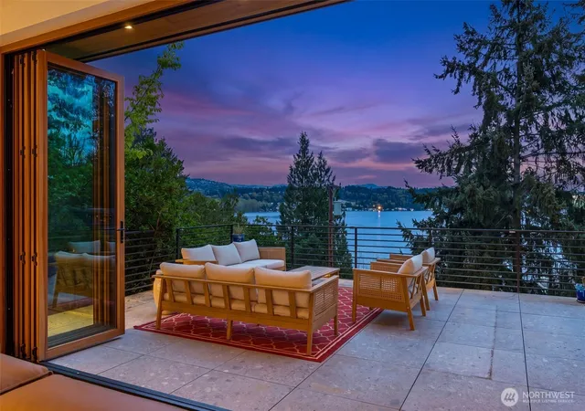 Photo 4 of Single family home for sale at 9818 SE 42nd Place, Mercer Island, WA 98040 | MLS# NWM2525750 | Listing updated on 2026-09-21