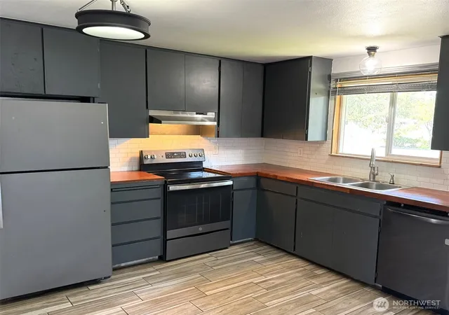 Photo 3 of Sale Pending at 913 G St, Westport, WA 98595 | MLS# NWM2525781 | Listing updated on 2026-10-02