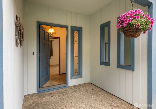 Photo 4 of Sale Pending at 2633 Ivy St, Port Townsend, WA 98368 | MLS# NWM2525789 | Listing updated on 2026-09-23