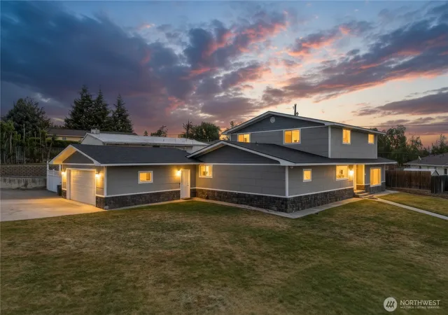 Photo 3 of Single family home for sale at 921 Nw 1st Avenue, Ephrata, WA 98823 | MLS# NWM2525837 | Listing updated on 2026-10-02
