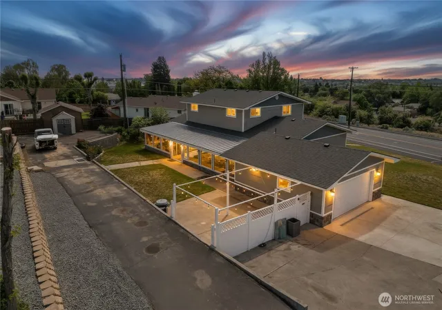 Photo 3 of Single family home for sale at 921 NW 1st Avenue, Ephrata, WA 98823 | MLS# NWM2525837 | Listing updated on 2026-10-02