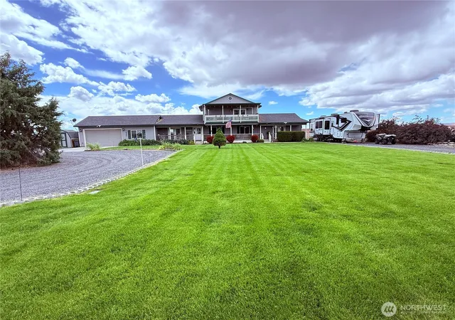 Photo 2 of Sale Pending at 7890 Stonecrest Rd Ne, Moses Lake, WA 98837 | MLS# NWM2525977 | Listing updated on 2026-10-02