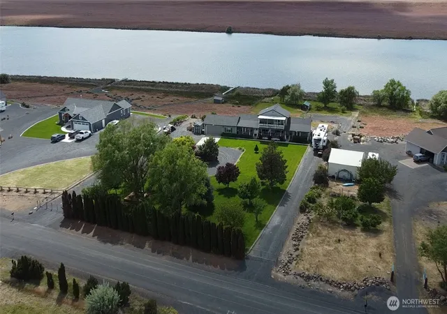 Photo 3 of Sale Pending at 7890 Stonecrest Rd NE, Moses Lake, WA 98837 | MLS# NWM2525977 | Listing updated on 2026-10-02