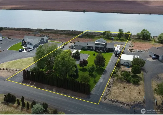 Photo 4 of Sale Pending at 7890 Stonecrest Rd NE, Moses Lake, WA 98837 | MLS# NWM2525977 | Listing updated on 2026-10-02