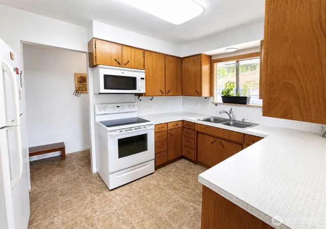 Photo 4 of Single family home for sale at 33601 Highway 97, Oroville, WA 98844 | MLS# NWM2526038 | Listing updated on 2026-09-21
