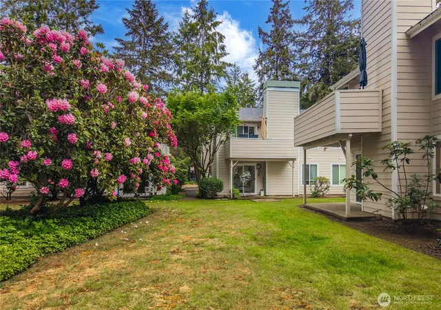 Photo 4 of Sale Pending at 4623 Grandview Dr W #D, Tacoma, WA 98466 | MLS# NWM2526039 | Listing updated on 2026-09-25